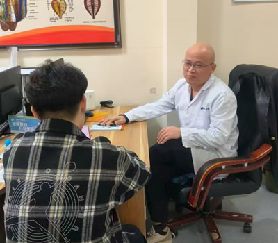 海南藏族自治州|男科医师高朋磊：守护男性健康，专业男科诊疗